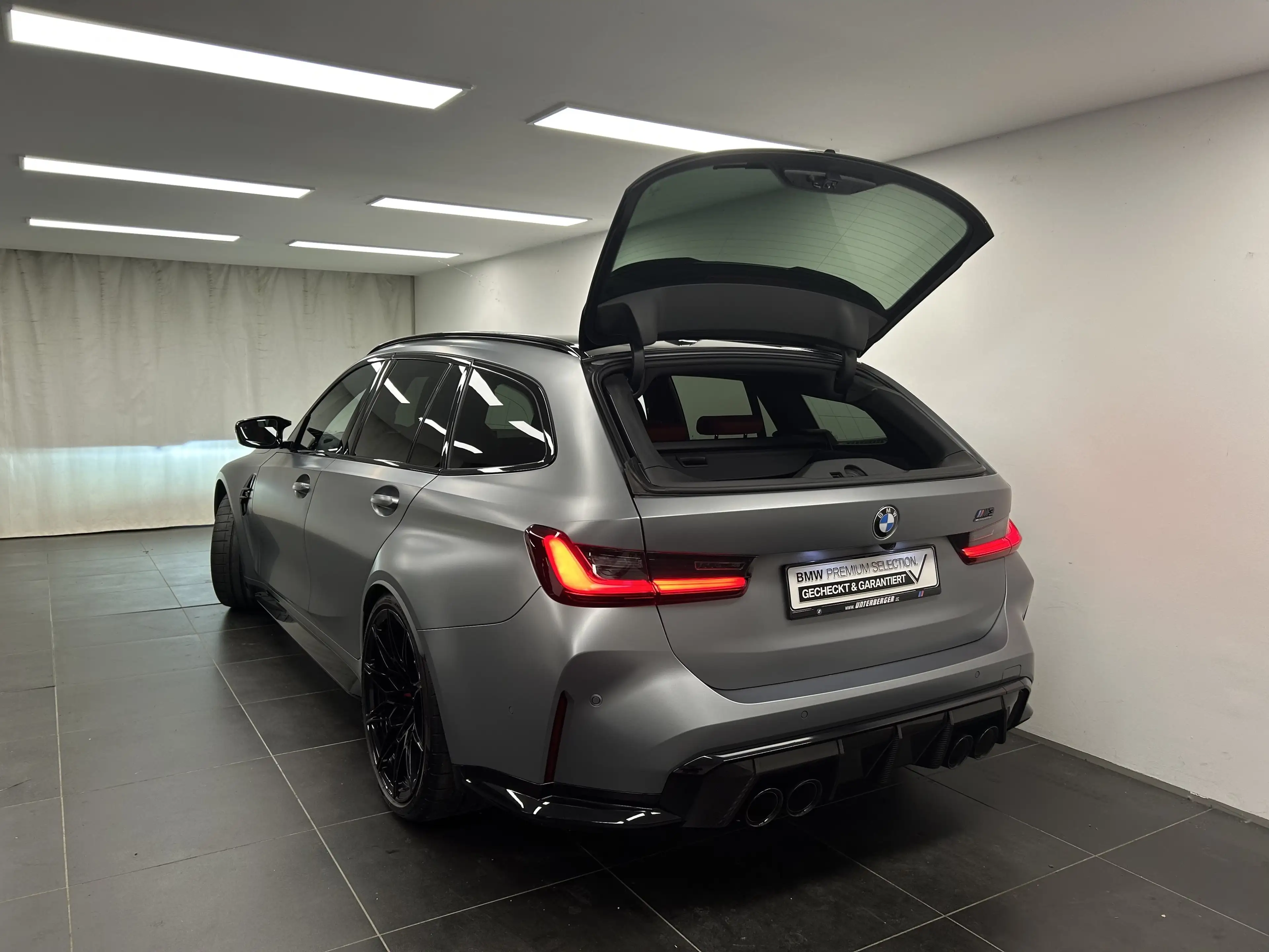 BMW M3 Competition M xDrive Touring — photo 11