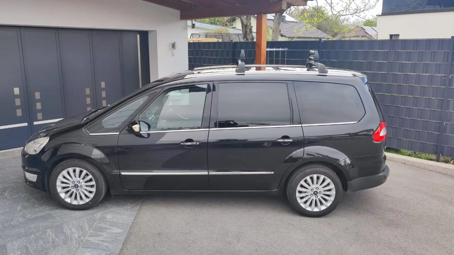 Ford Galaxy Galaxy Ghia Stage V 2,0 TDCi DPF Aut. Ghia Stage V Schwarz - 1