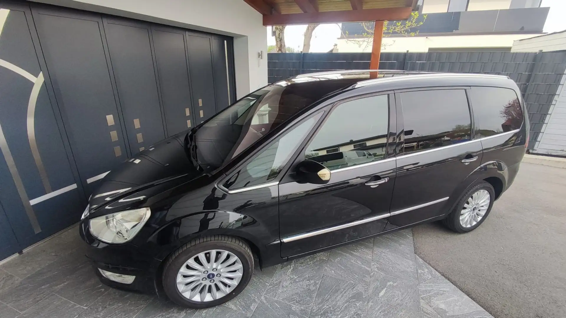 Ford Galaxy Galaxy Ghia Stage V 2,0 TDCi DPF Aut. Ghia Stage V Schwarz - 2