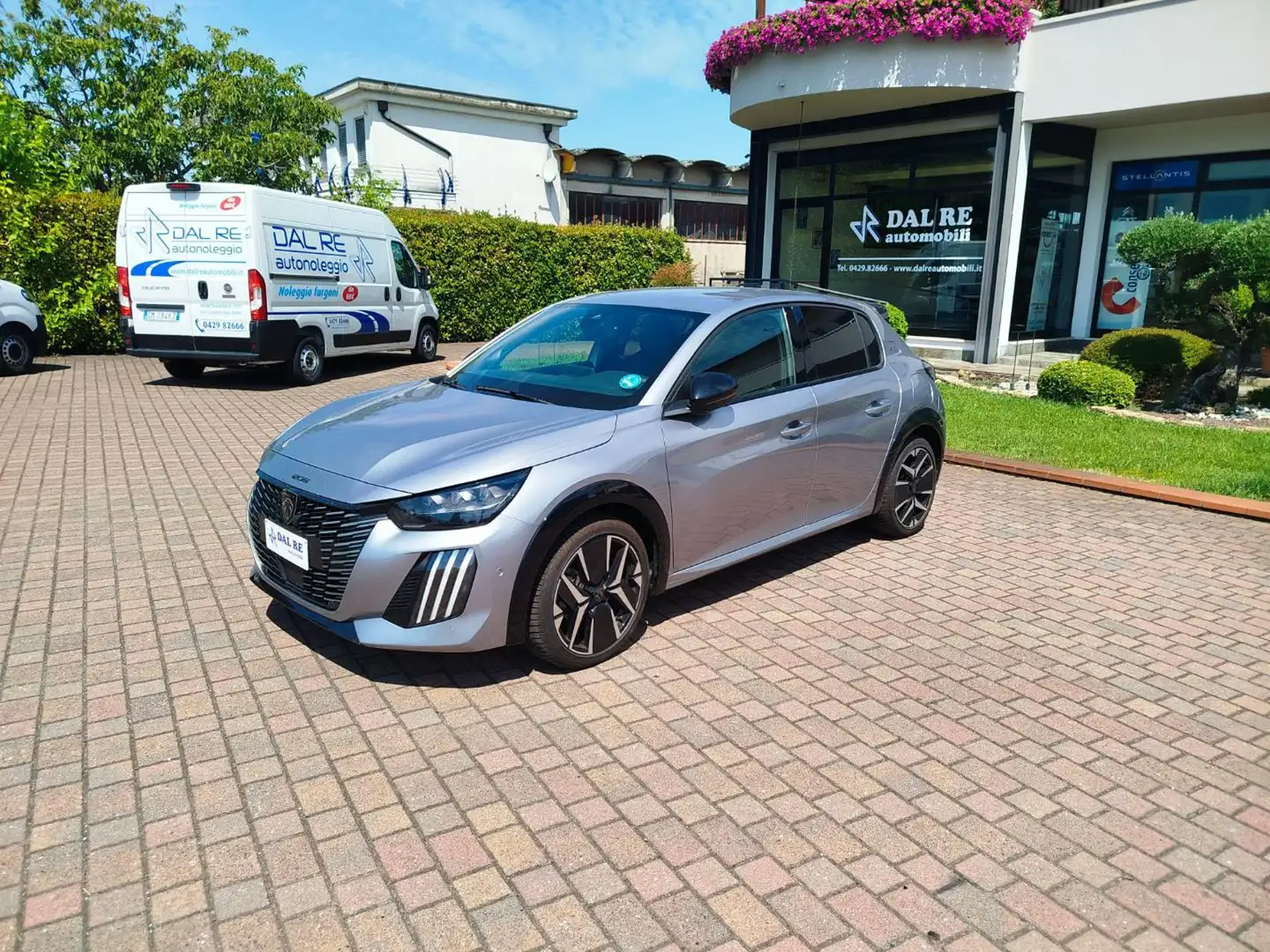 Peugeot 208 Hybrid 136 e-DCS6 GT Gris - 1