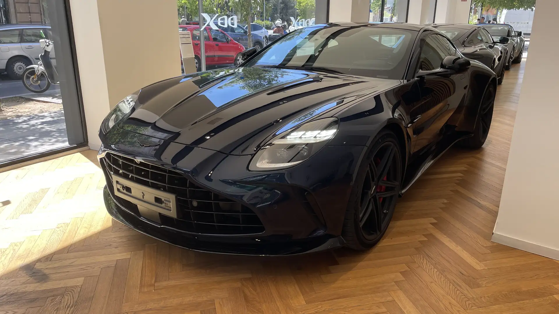 Aston Martin Vantage 4.0 V8 Auto - 1
