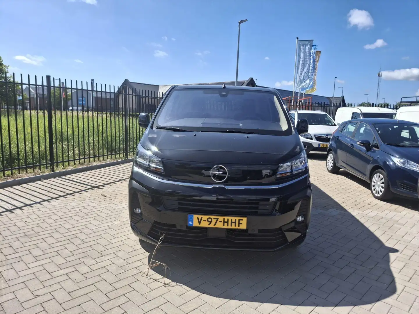 Opel Vivaro 2.0 Diesel 180 S&S L3 Automaat | leder | Trekhaak Zwart - 2