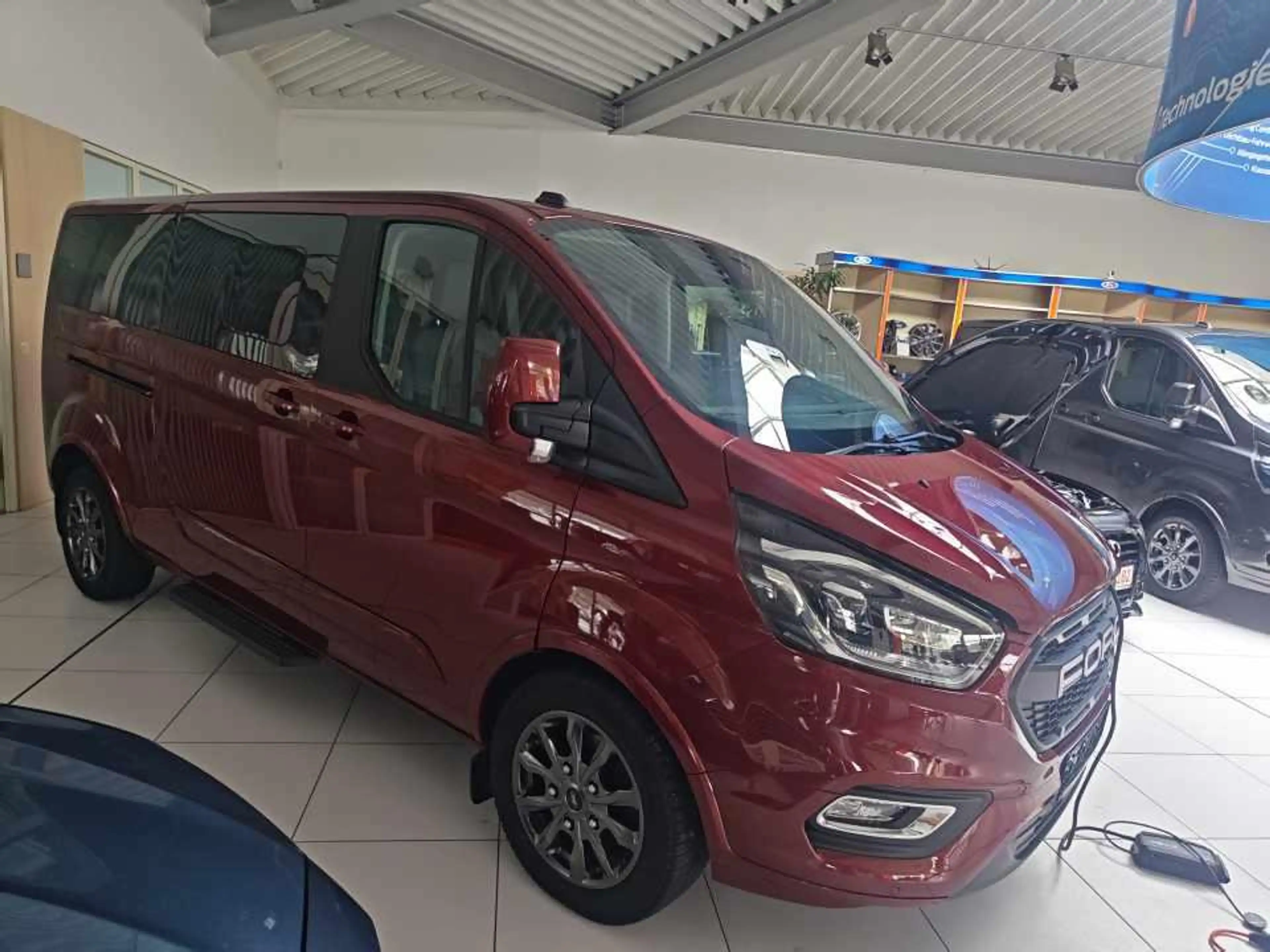Ford Tourneo Custom TiTANiUM X L2 VOLL Sthz LEDER XENON KAMERA iACC AH — photo 3