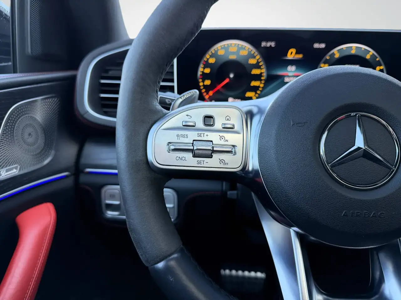 Mercedes-Benz GLE снимка Mercedes-Benz GLE