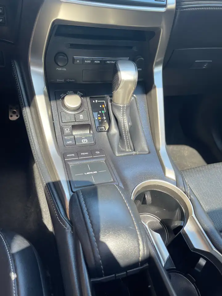 Lexus NX снимка Lexus NX