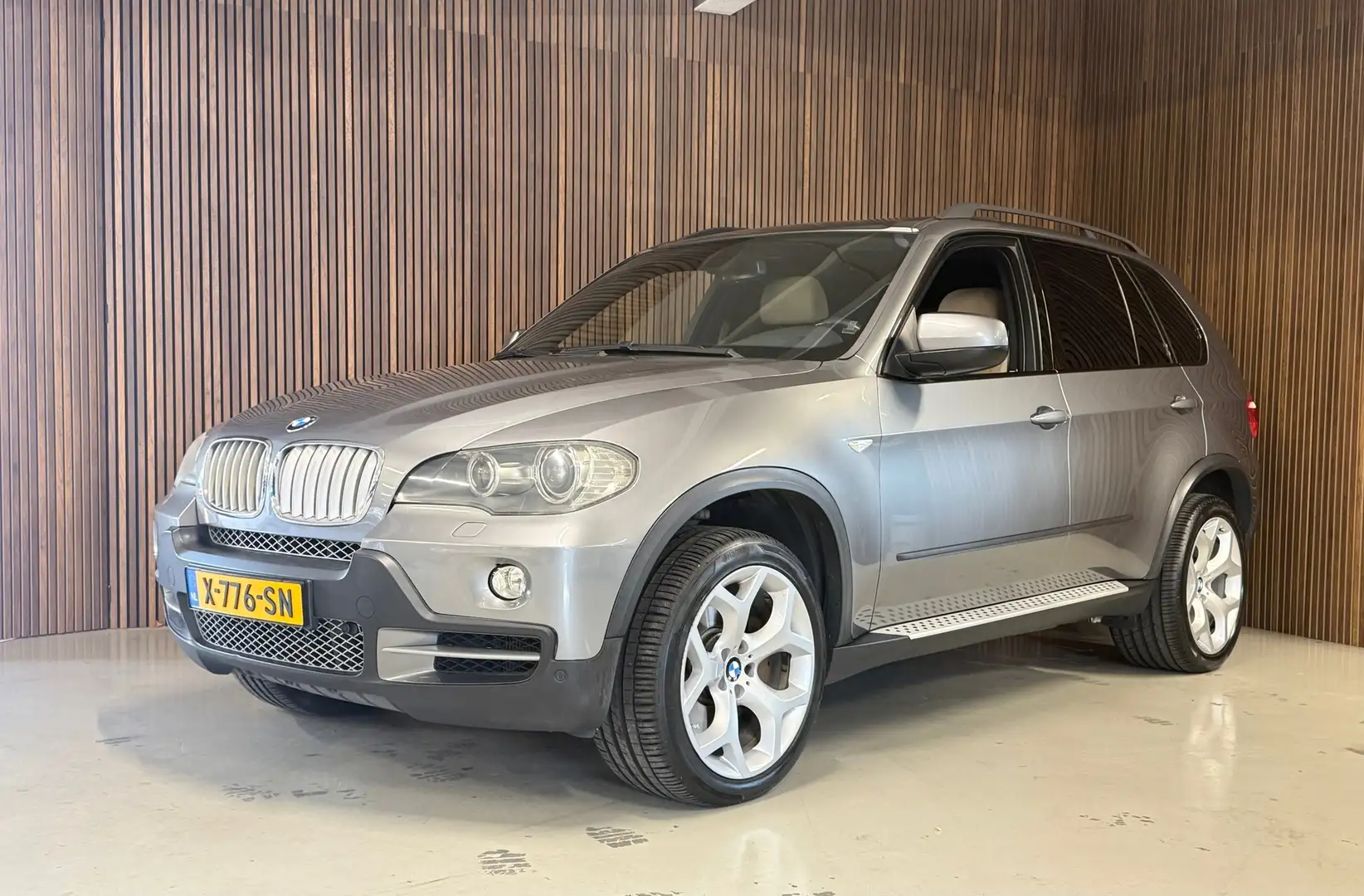 BMW X5 XDrive48i - Youngtimer - Carplay - Gris - 1