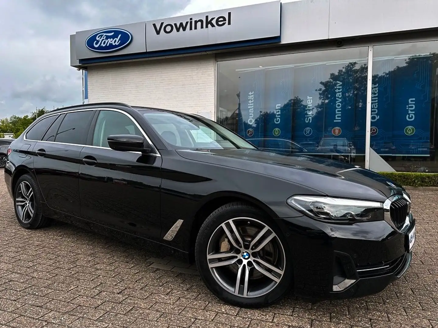 BMW 530 e Touring xDrive AHK-el+ACC+LED+HUD+RFK+BLIS Schwarz - 1