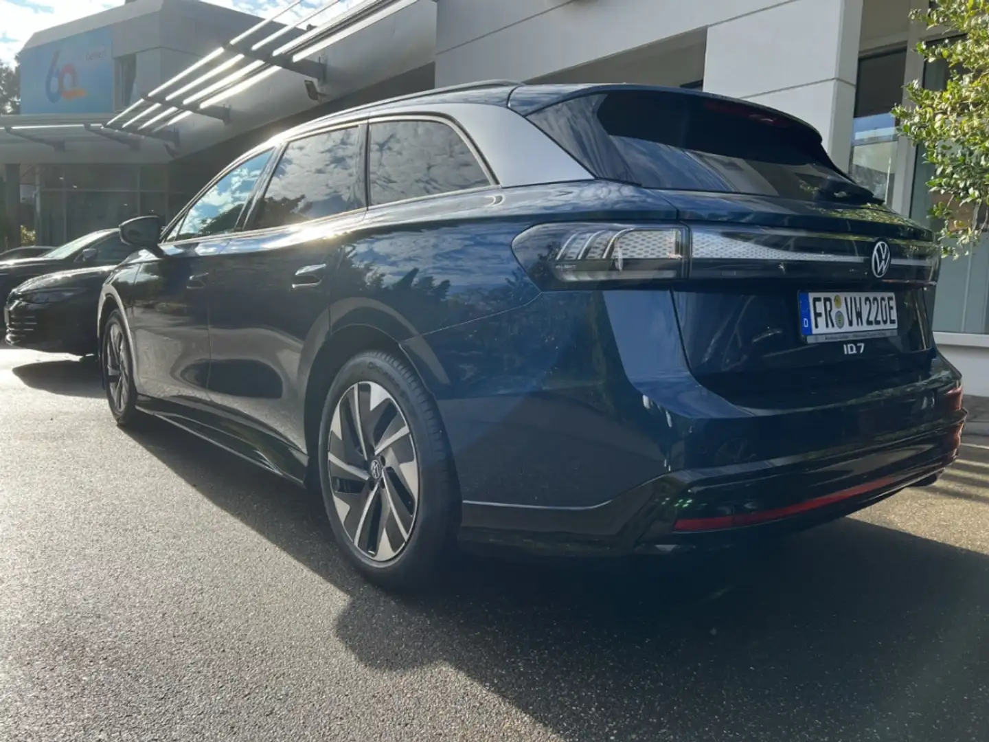 Volkswagen ID.7 Tourer Pro AHK Navi über App-Connect Ergo-Sitze Blau - 2