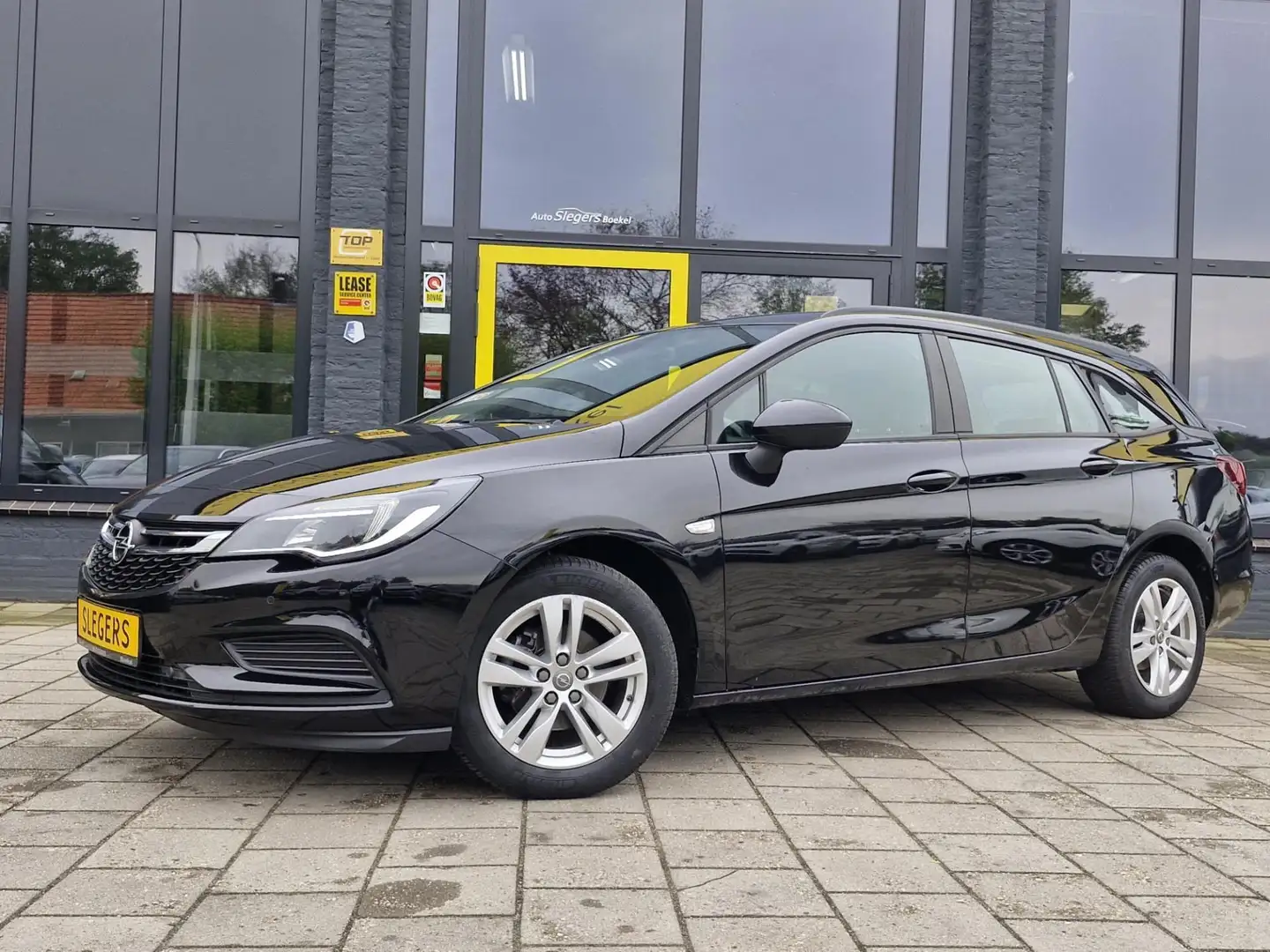 Opel Astra SPORTS TOURER 1.0 Business Executive | Parkeer Sen Zwart - 1
