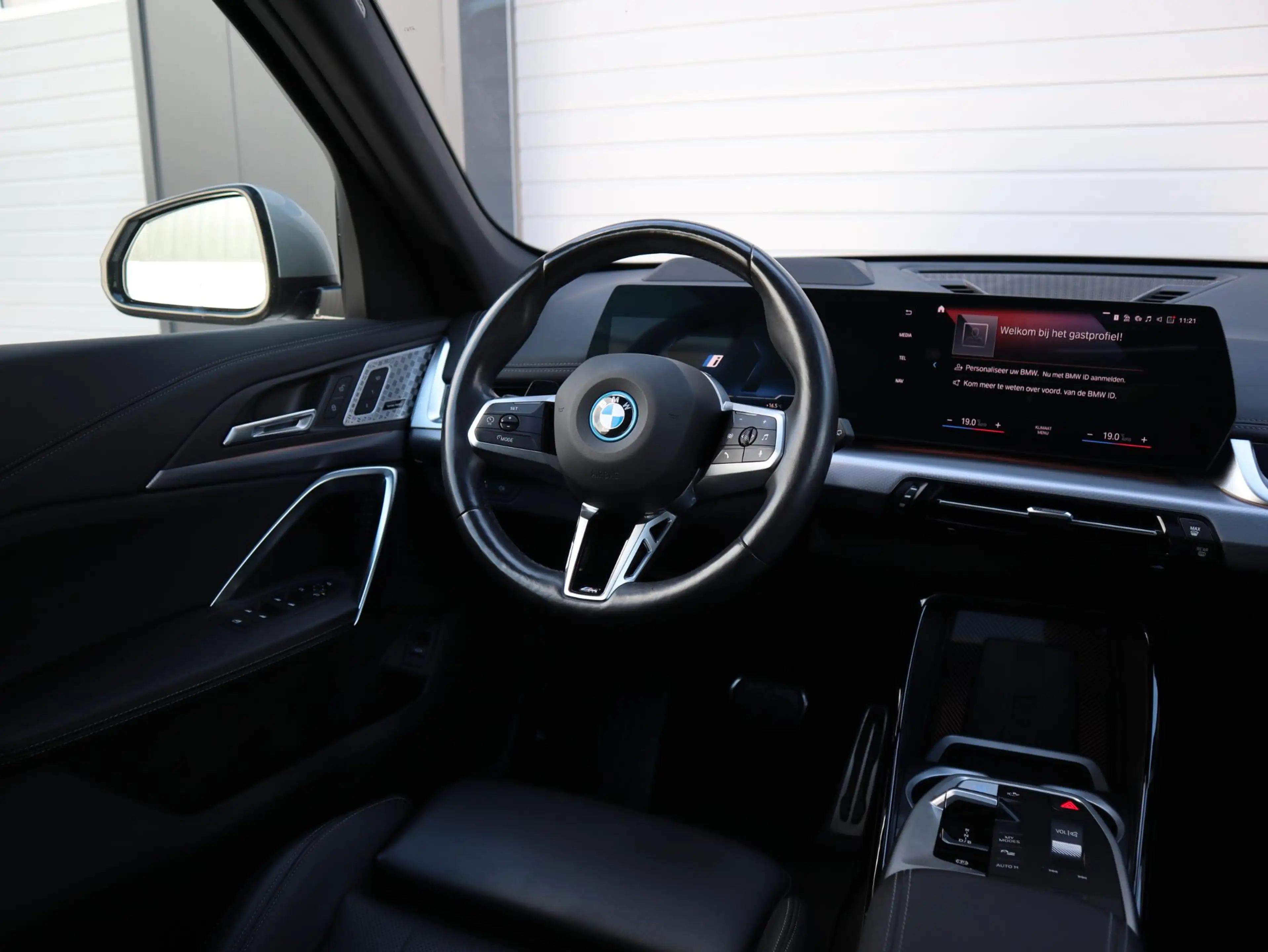 BMW iX1 xDrive30 |M Sport| Pano|Trekh.|20''|H/K|HUD VOL!! — photo 6