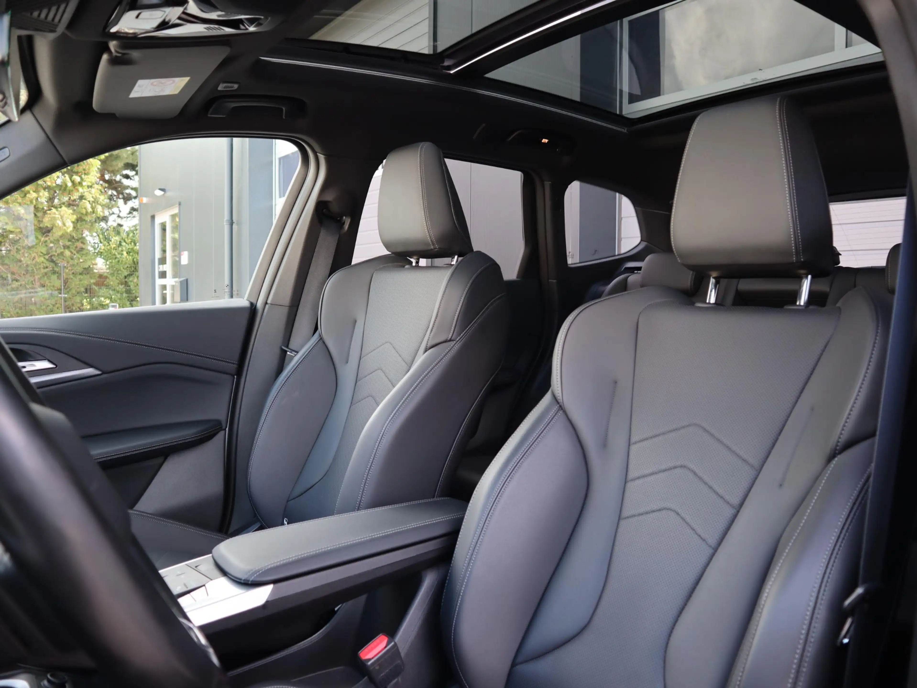 BMW iX1 xDrive30 |M Sport| Pano|Trekh.|20''|H/K|HUD VOL!! — photo 5