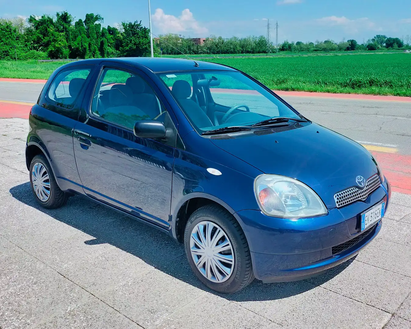 Toyota Yaris Yaris  3p 1.0 Sol Blu/Azzurro - 1