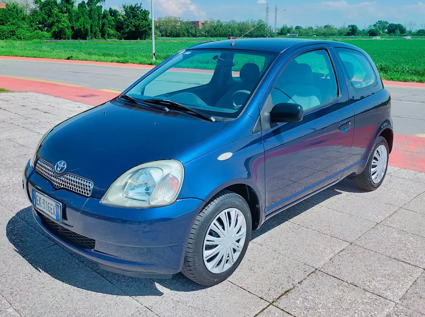 Toyota Yaris Yaris  3p 1.0 Sol Blu/Azzurro - 2