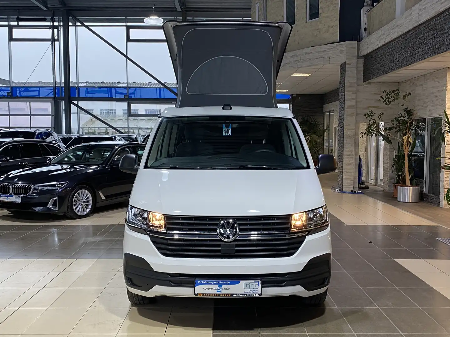 Volkswagen T6 Multivan Beach Tour 7-Sitzer AHK Navi R.Cam Weiß - 2