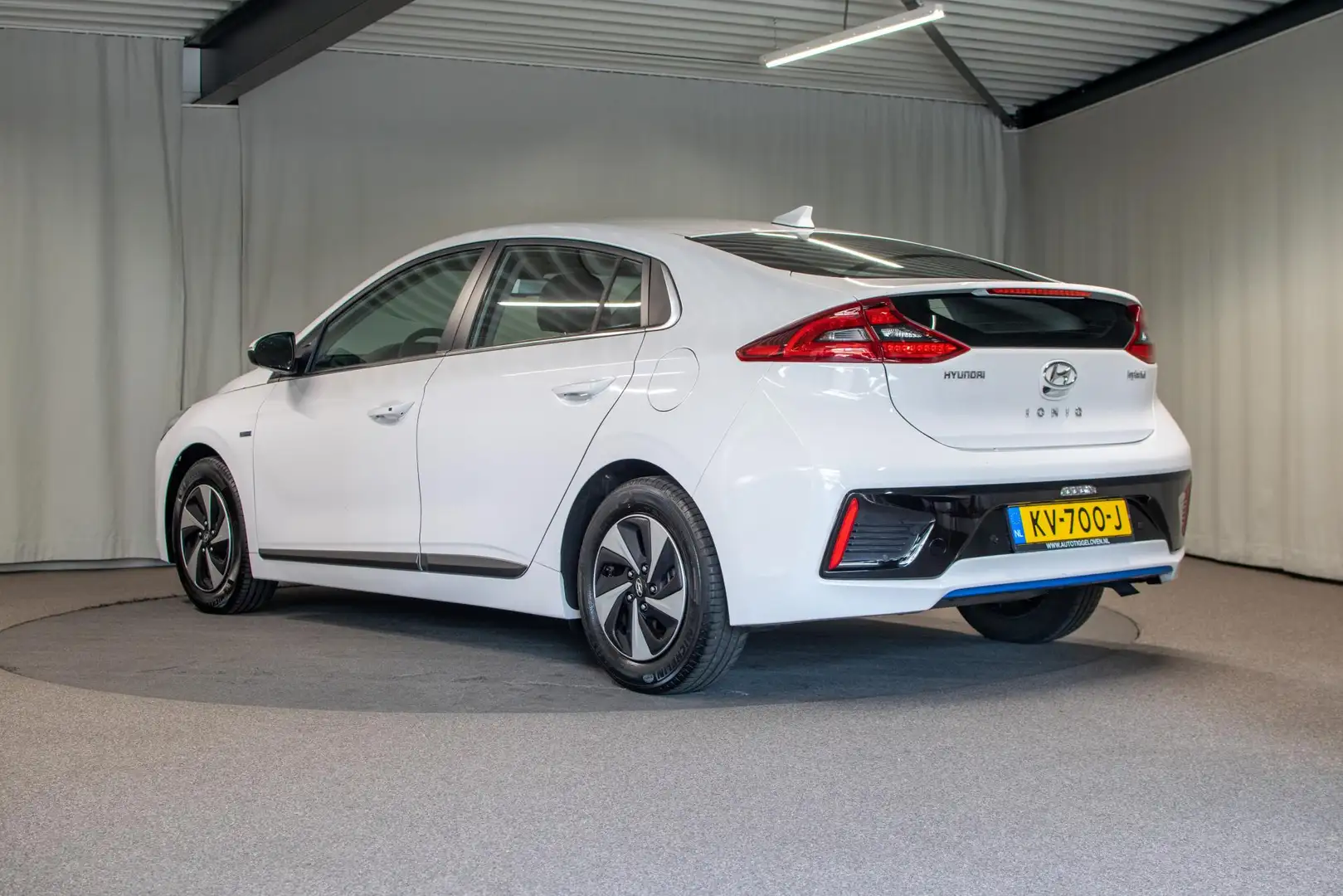 Hyundai IONIQ 1.6 GDi First Edition Automaat Leder | Schuifdak Wit - 2