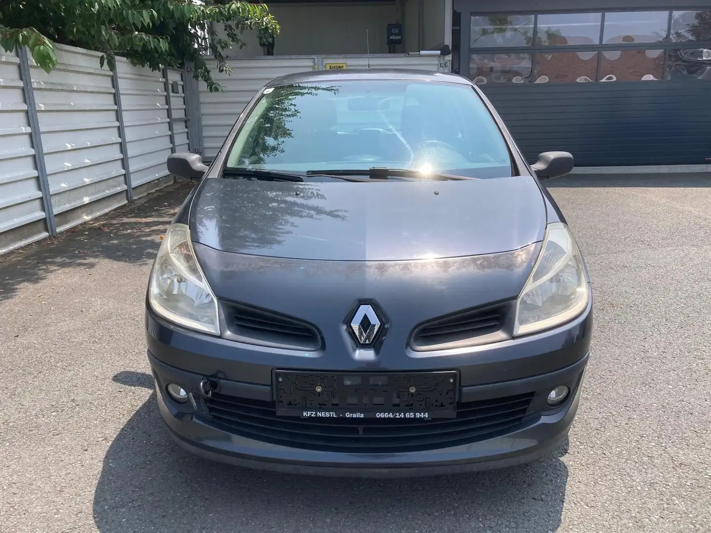 Renault Clio Expression 1,2 16V Gris - 2