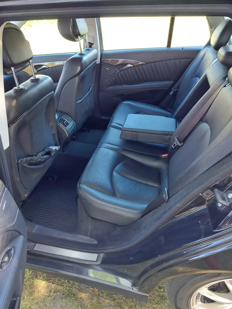 Mercedes-Benz E 220 E 220 T CDI (211.208) Černá - 1