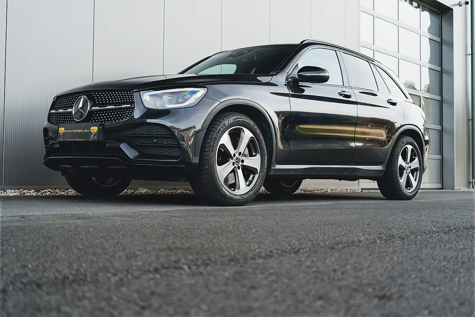 Mercedes-Benz GLC 220 d 4MATIC Aut., AMG Line, AHK, Matrix LED, Top Z... Grau - 2