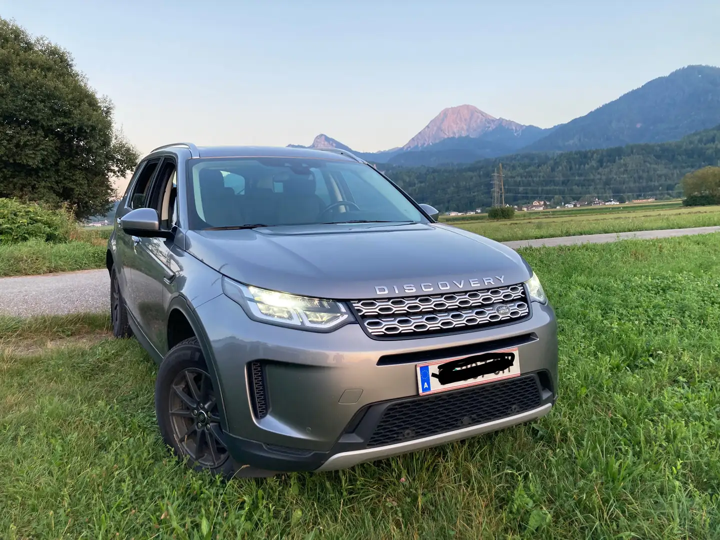 Land Rover Discovery Sport TD4 MHEV 4WD 7 Sitze AHK Grau - 1