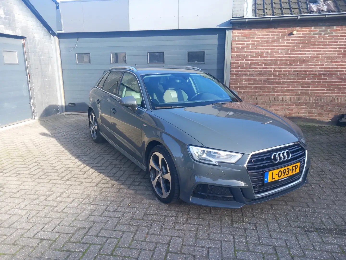 Audi A3 Sportback 1.5 TFSI CoD Design Pro Line Plus,Climat Gris - 2