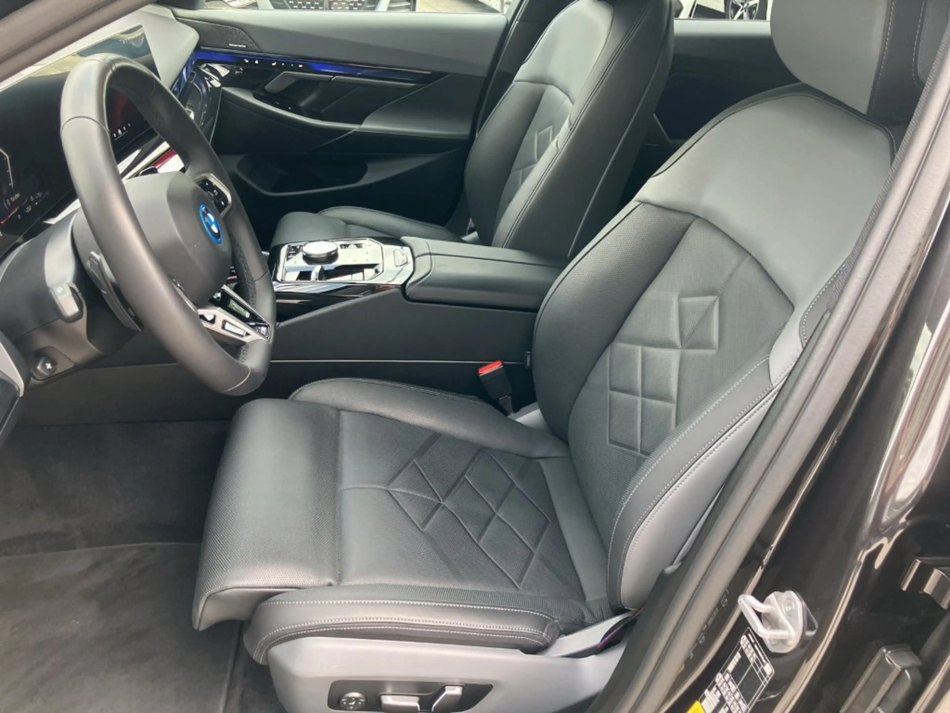 BMW 530 e xDrive — photo 10