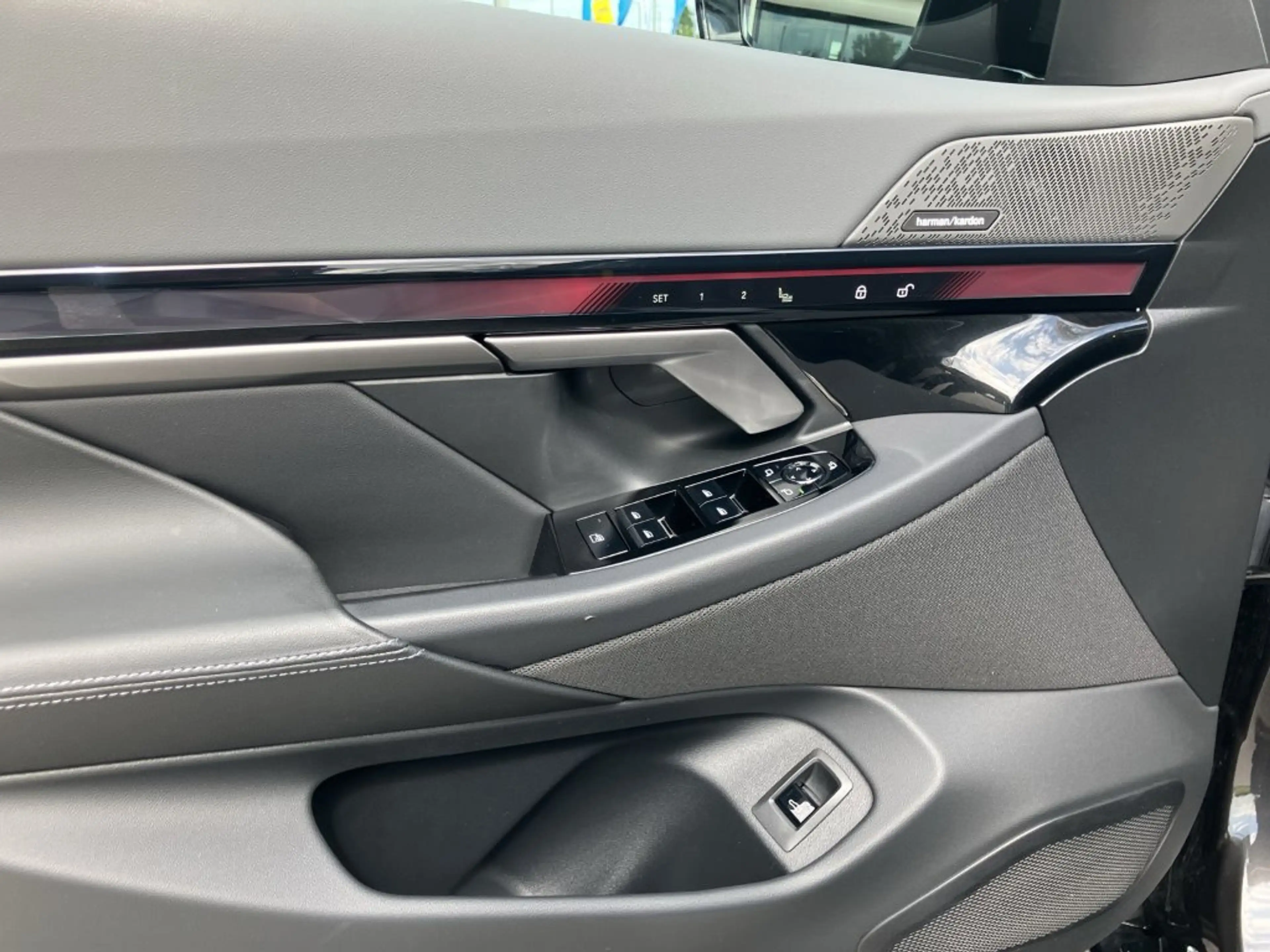 BMW 530 e xDrive — photo 9