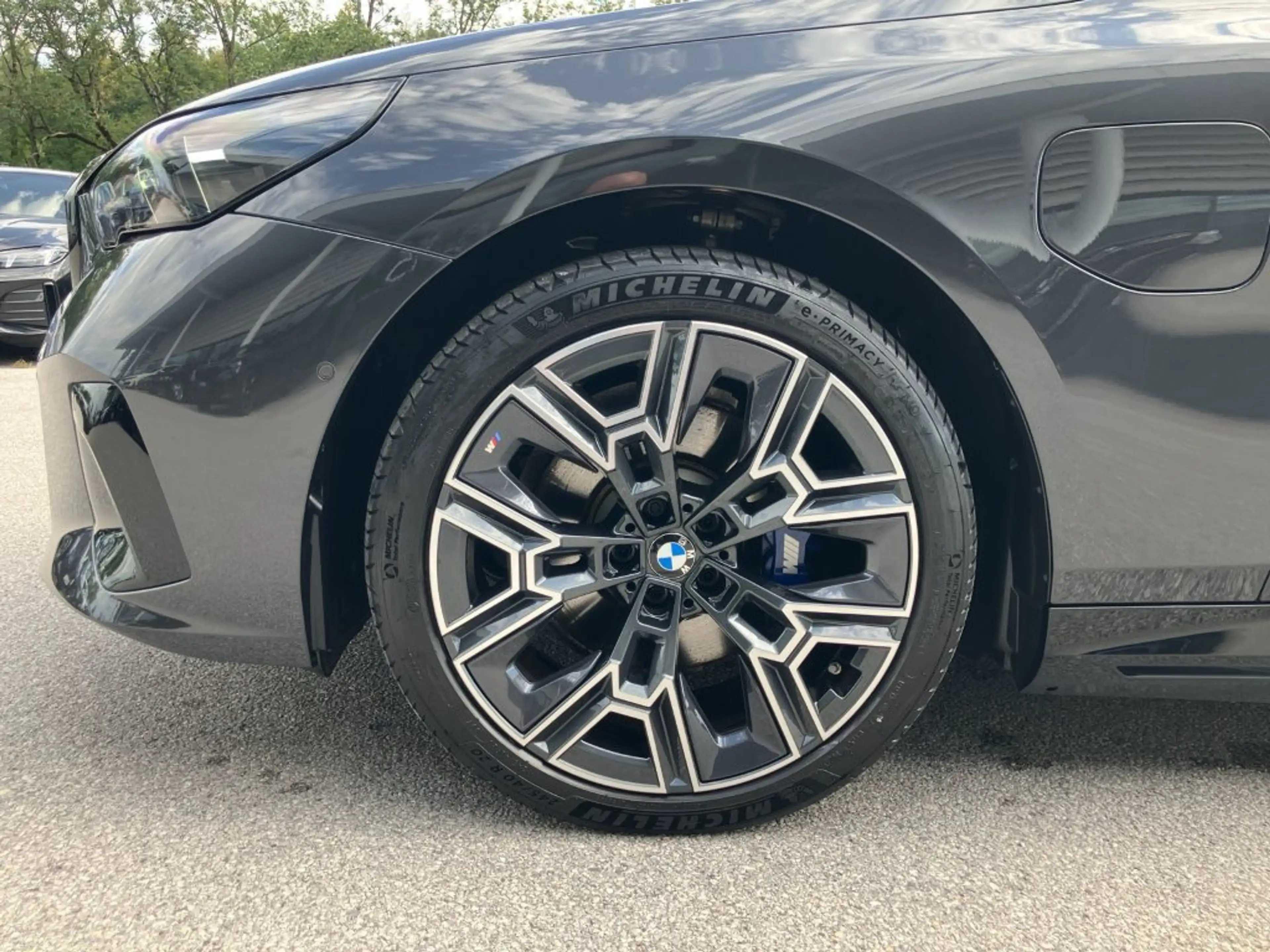 BMW 530 e xDrive — photo 11