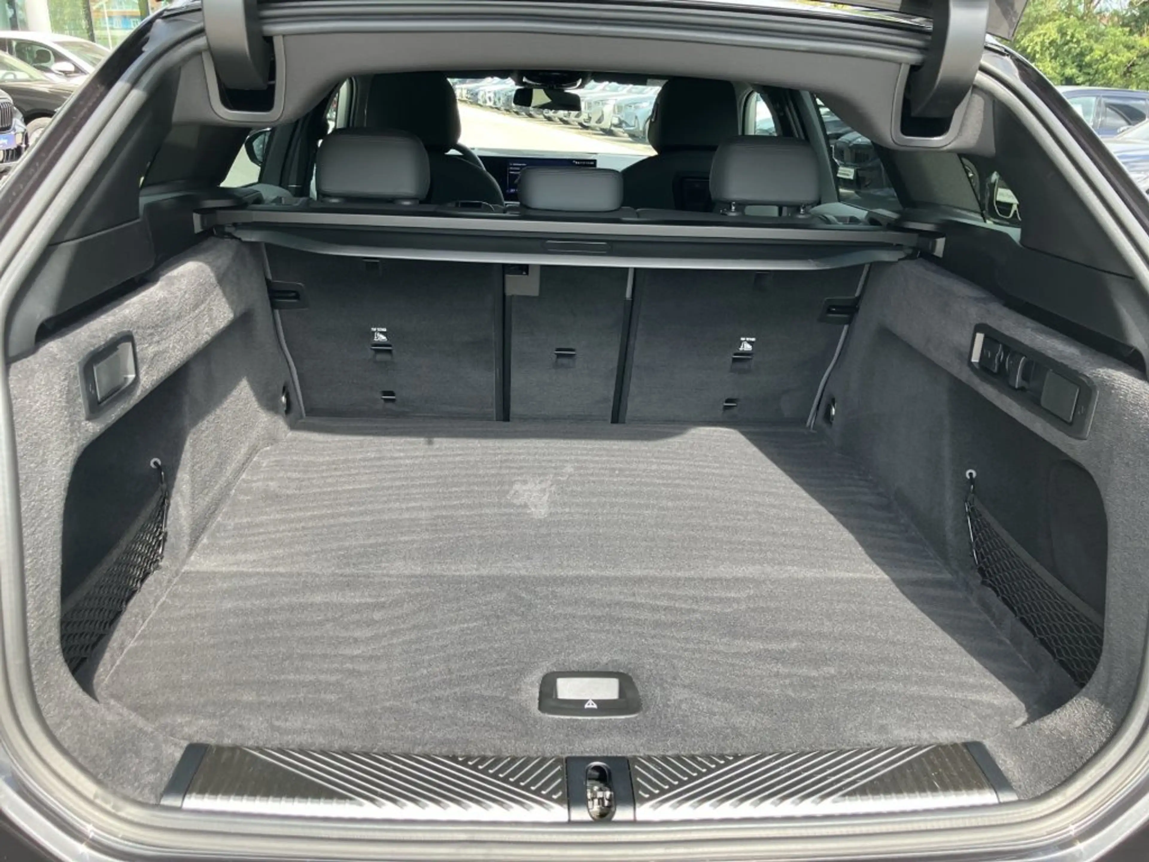 BMW 530 e xDrive — photo 13