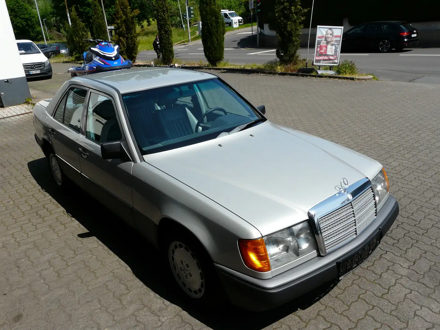 Mercedes-Benz E 300 Silber - 2