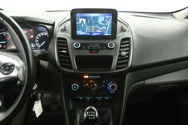 Ford Transit Connect view 11