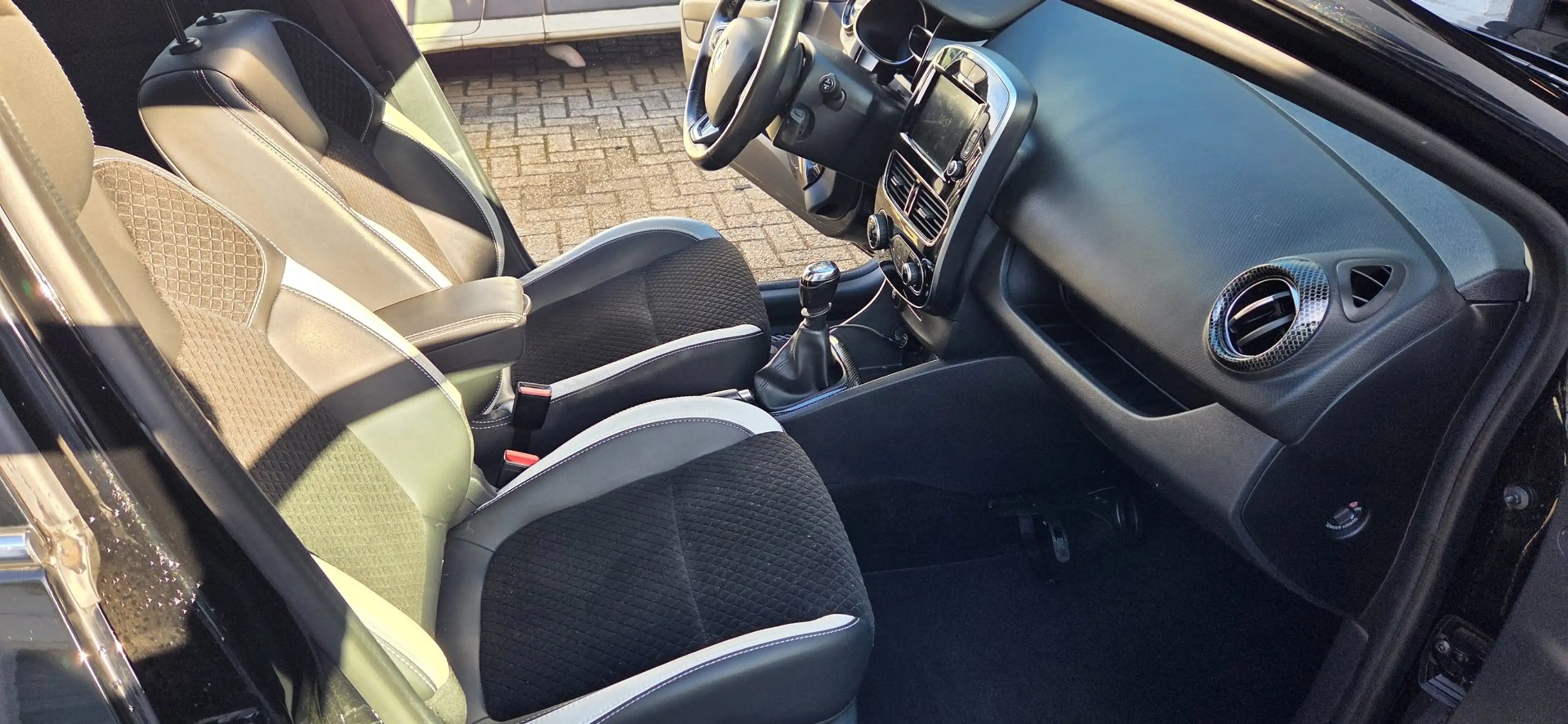 Renault Clio Estate 1.2 TCe Intens bose uitv lage km stand 33 d — photo 9