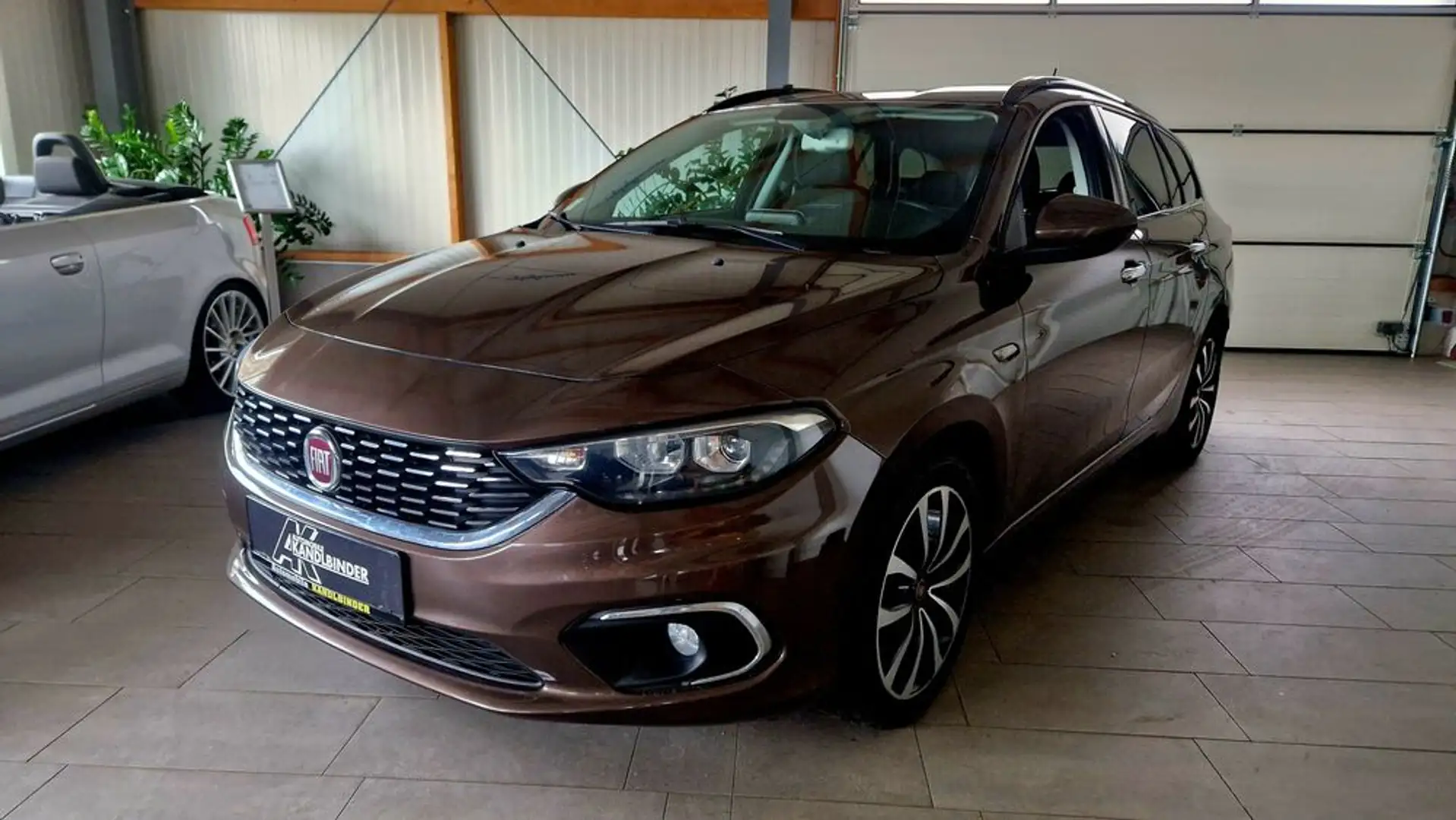 Fiat Tipo JTDM Kombi Lounge aut. Braun - 1