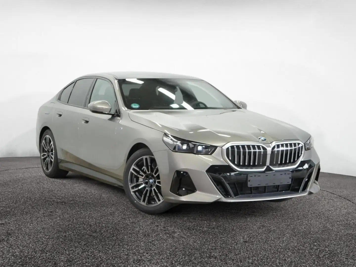 BMW 540 d xDrive M Sport PANO+B&W+AUTOBAHNASSIST Gris - 2