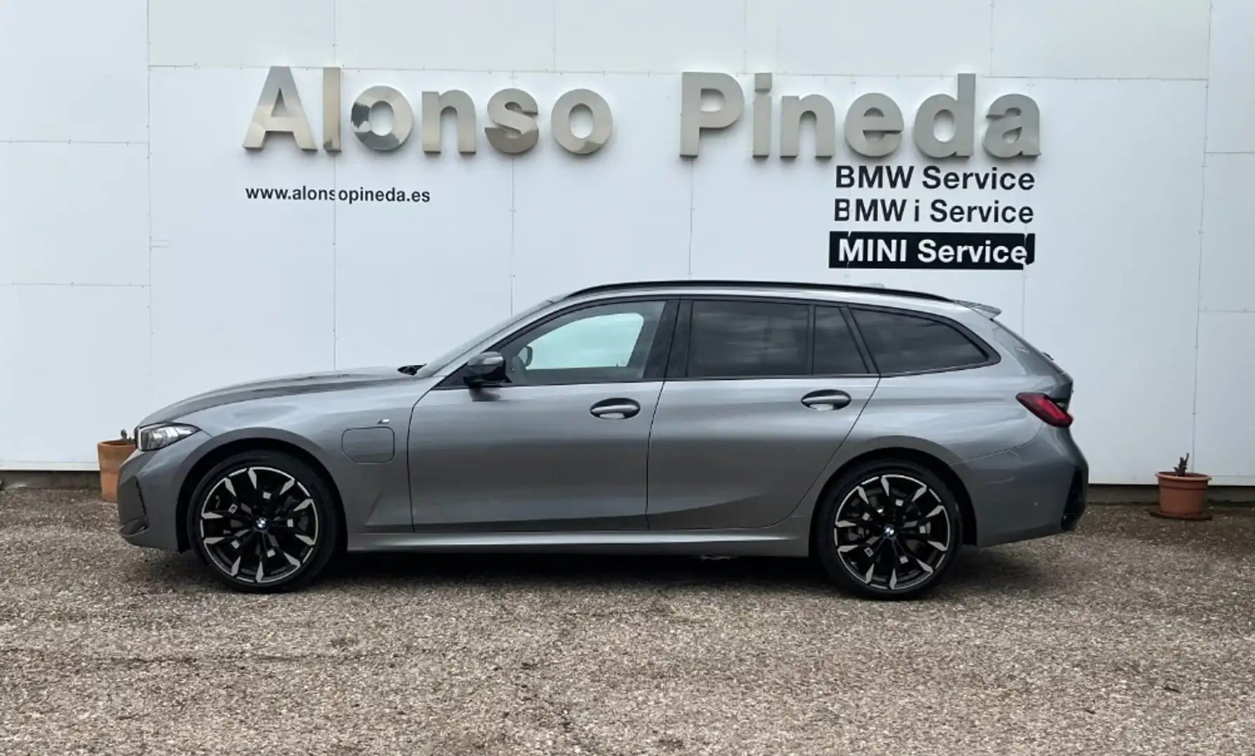 BMW 330 330e xDrive Touring M Sport Bleu - 2
