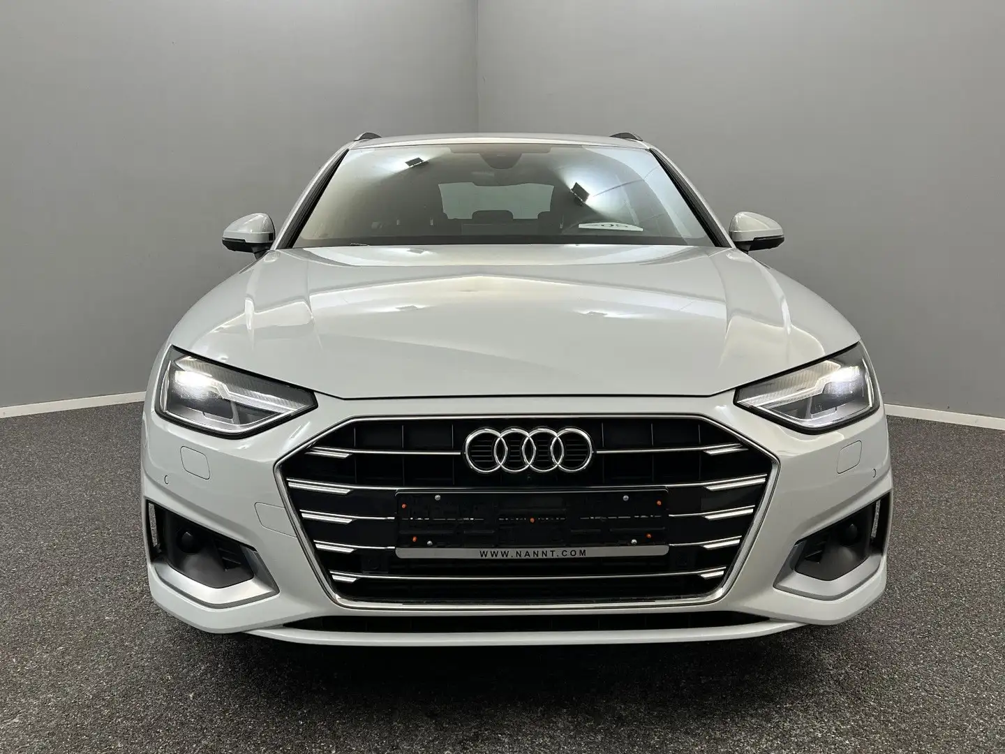 Audi A4 Avant 40 g-tron advanced S-Tron*AHK*KAM*NAVI Weiß - 2