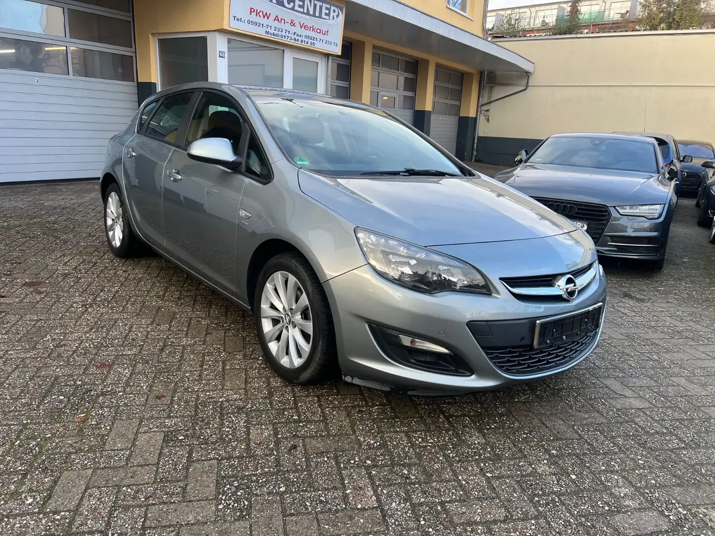 Opel Astra J Lim. 5-trg. Active*LPG*SHZ*PDC*NAVI* Argent - 1
