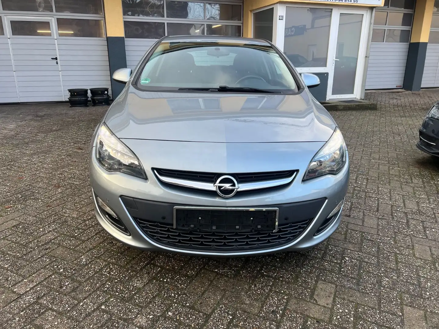 Opel Astra J Lim. 5-trg. Active*LPG*SHZ*PDC*NAVI* Argent - 2