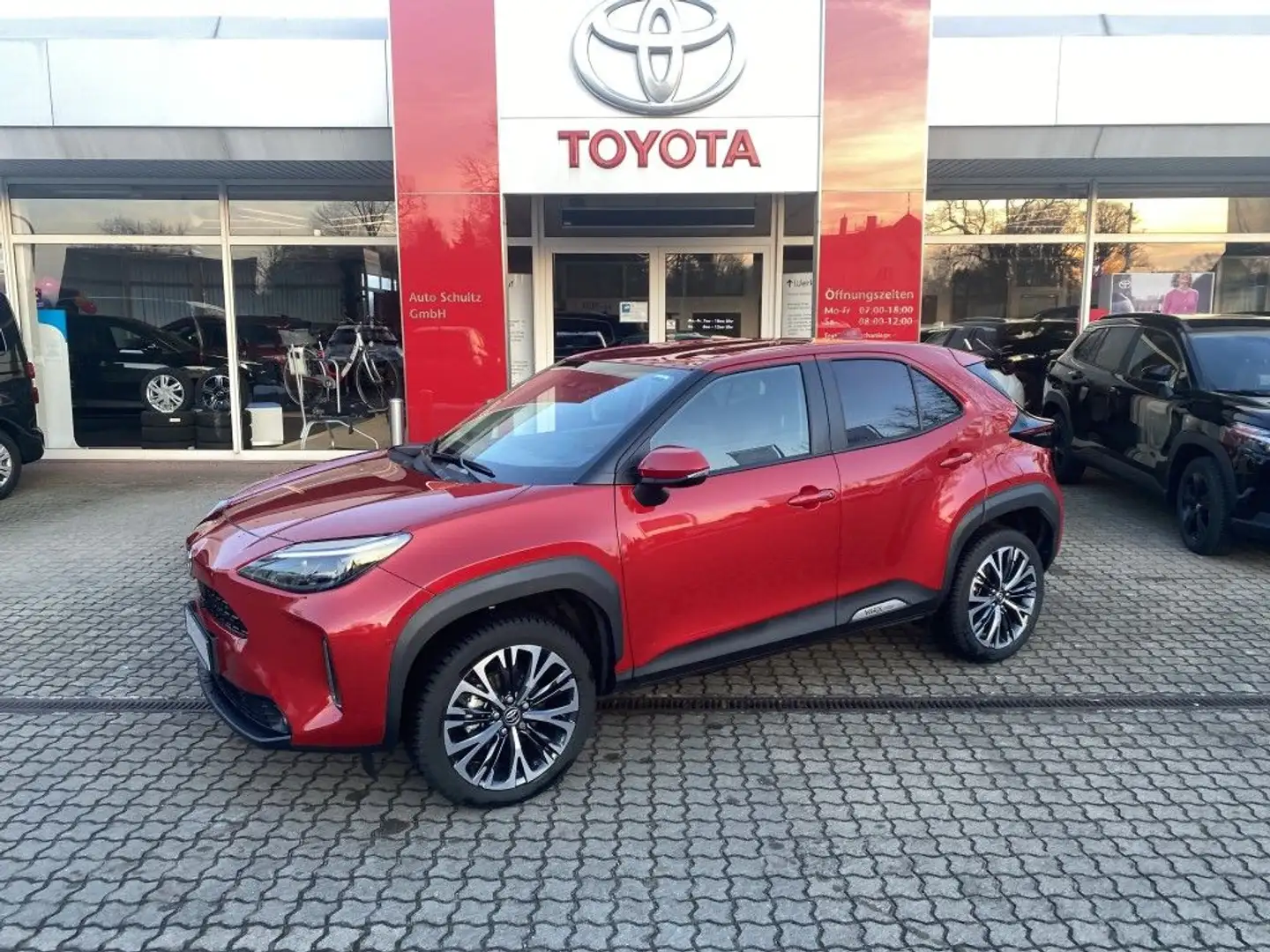 Toyota Yaris Cross Hybrid 1.5 AT Elegant - mit Matrix-LED, 360°-Kamer Rot - 1