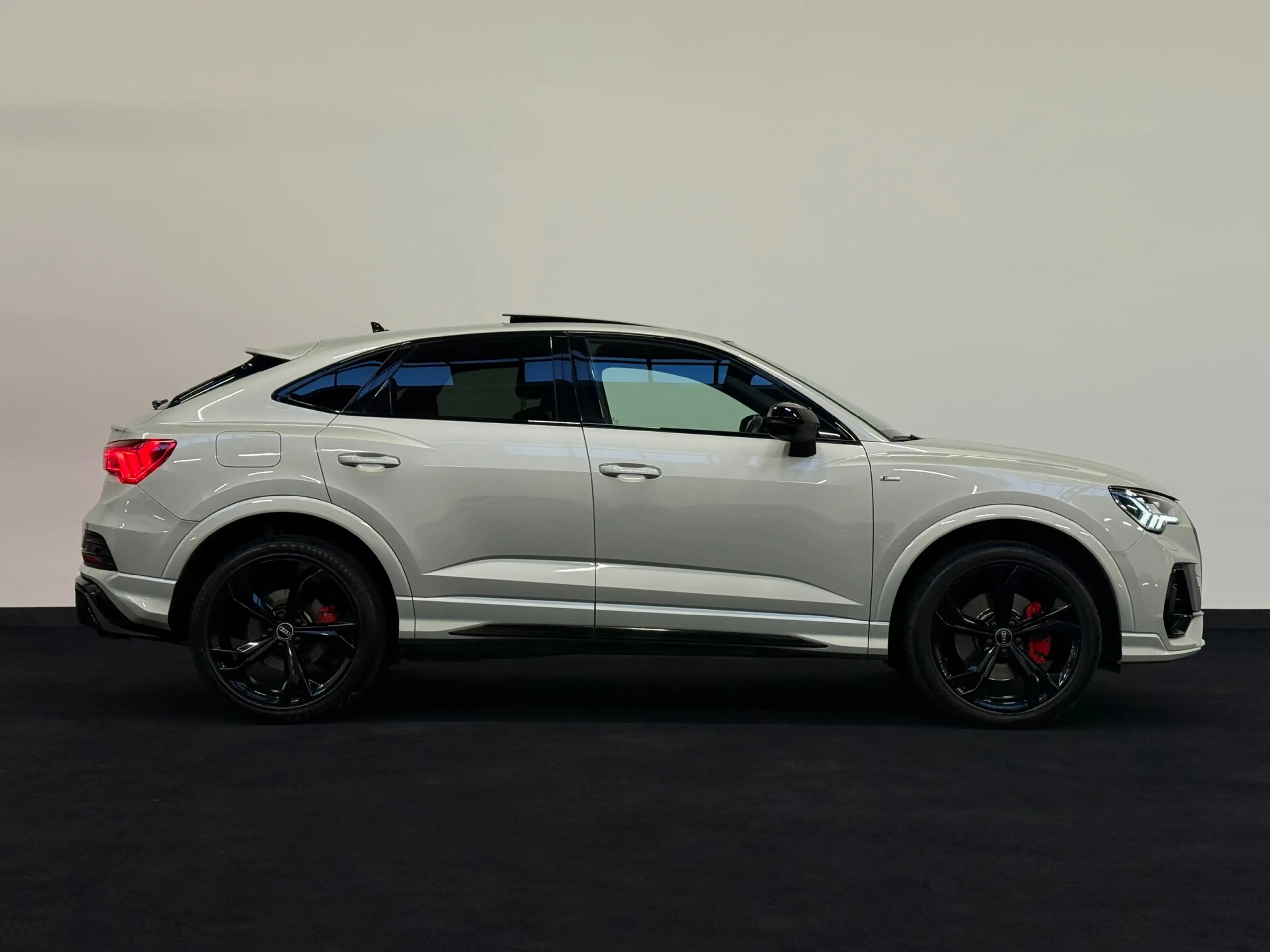 Audi Q3 Sportback 45 TFSI e RSQ3 ACC Pano 360 Sonos Memory — photo 9