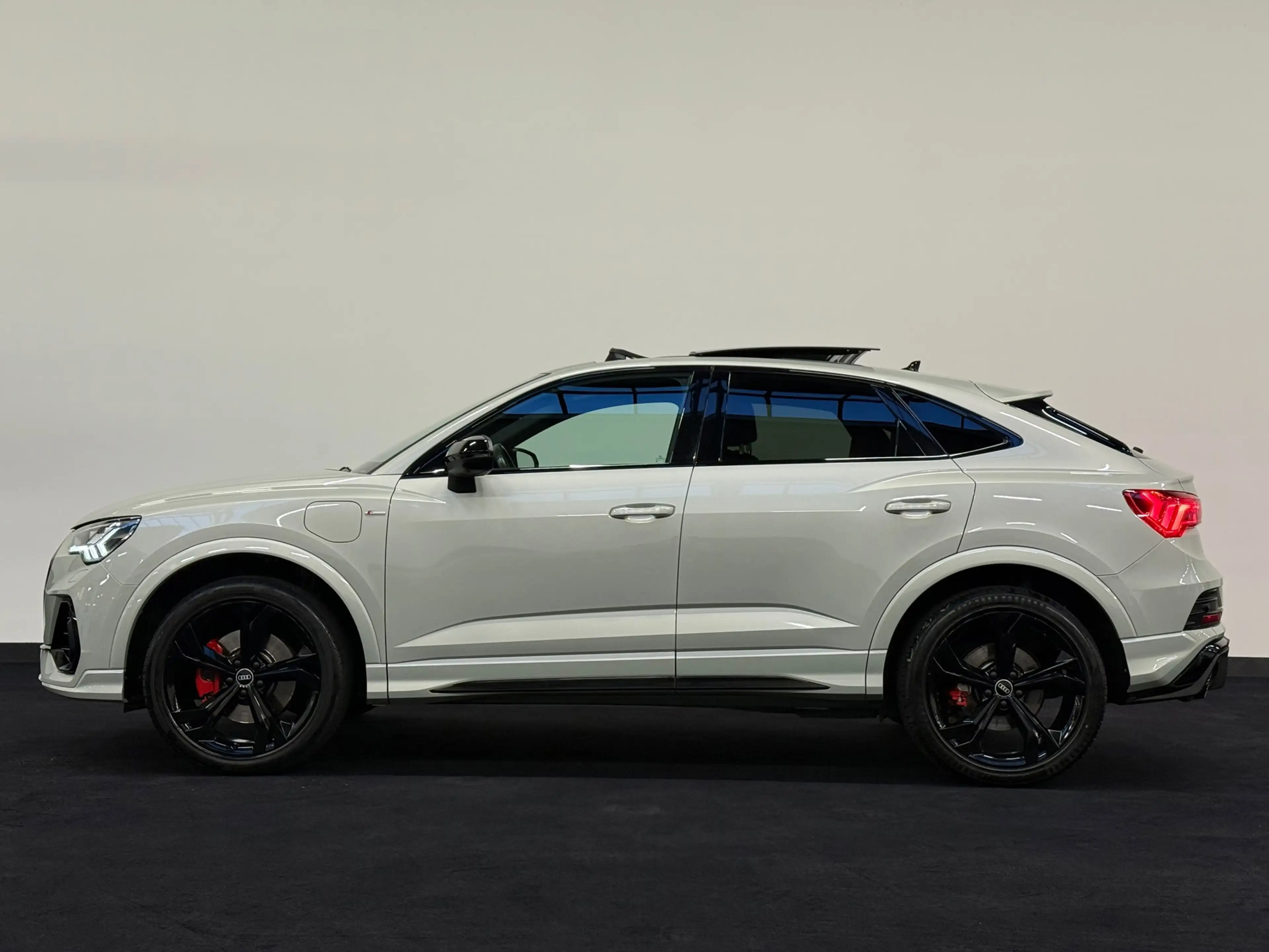 Audi Q3 Sportback 45 TFSI e RSQ3 ACC Pano 360 Sonos Memory — photo 3