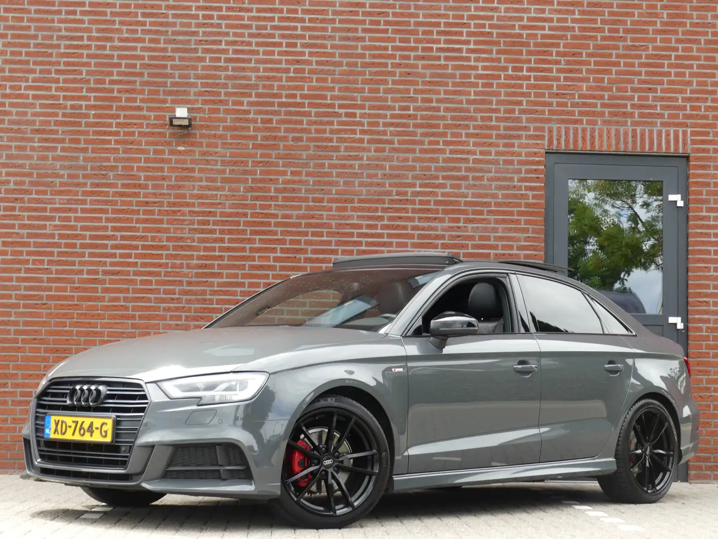 Audi A3 Limousine 1.5 TFSI S-Line / Panodak/ Trekhaak Grijs - 1