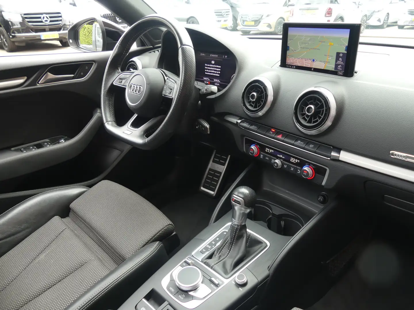 Audi A3 Limousine 1.5 TFSI S-Line / Panodak/ Trekhaak Grijs - 2