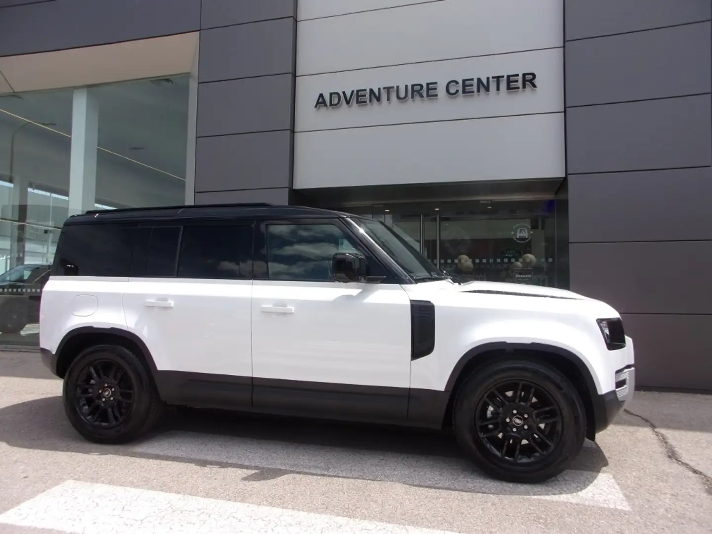 Land Rover Defender 110 3.0D l6 MHEV S AWD Aut. 250 Blanco - 1