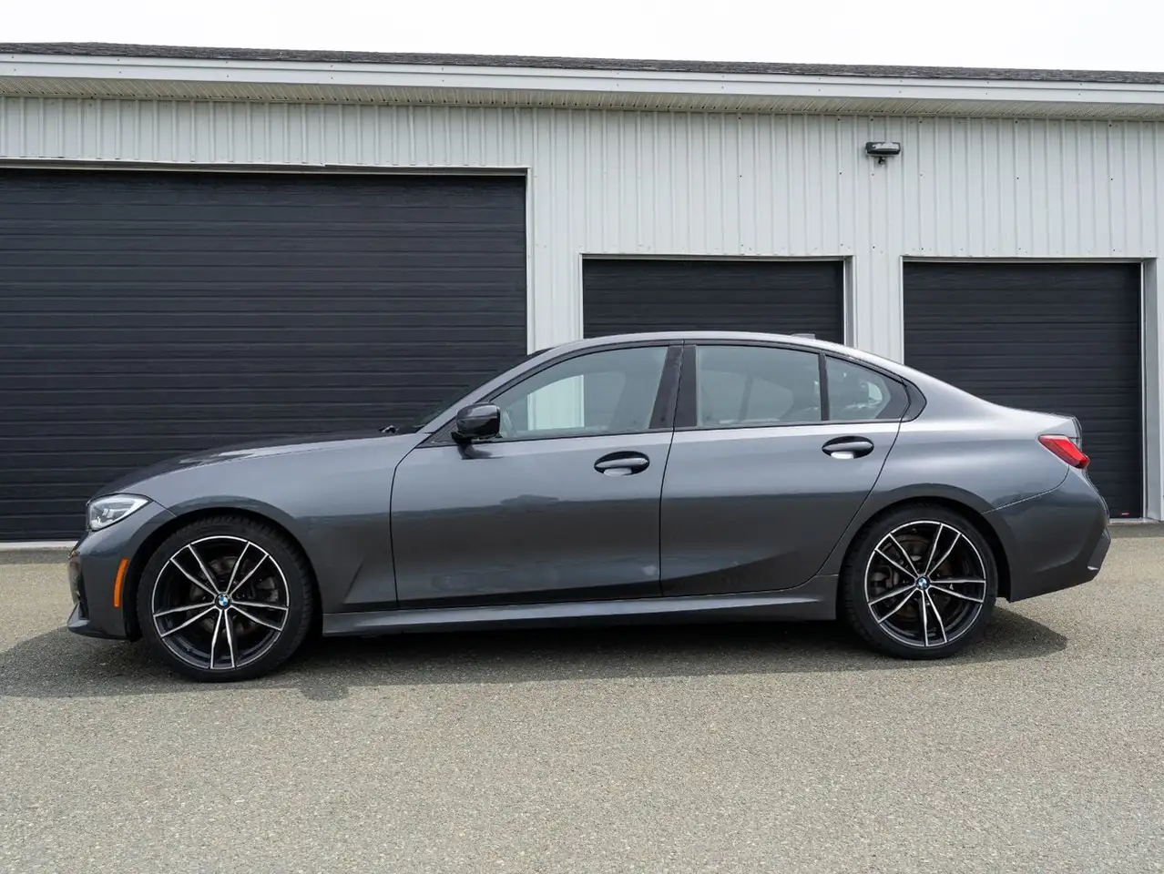 BMW 3 Series снимка BMW 3 Series