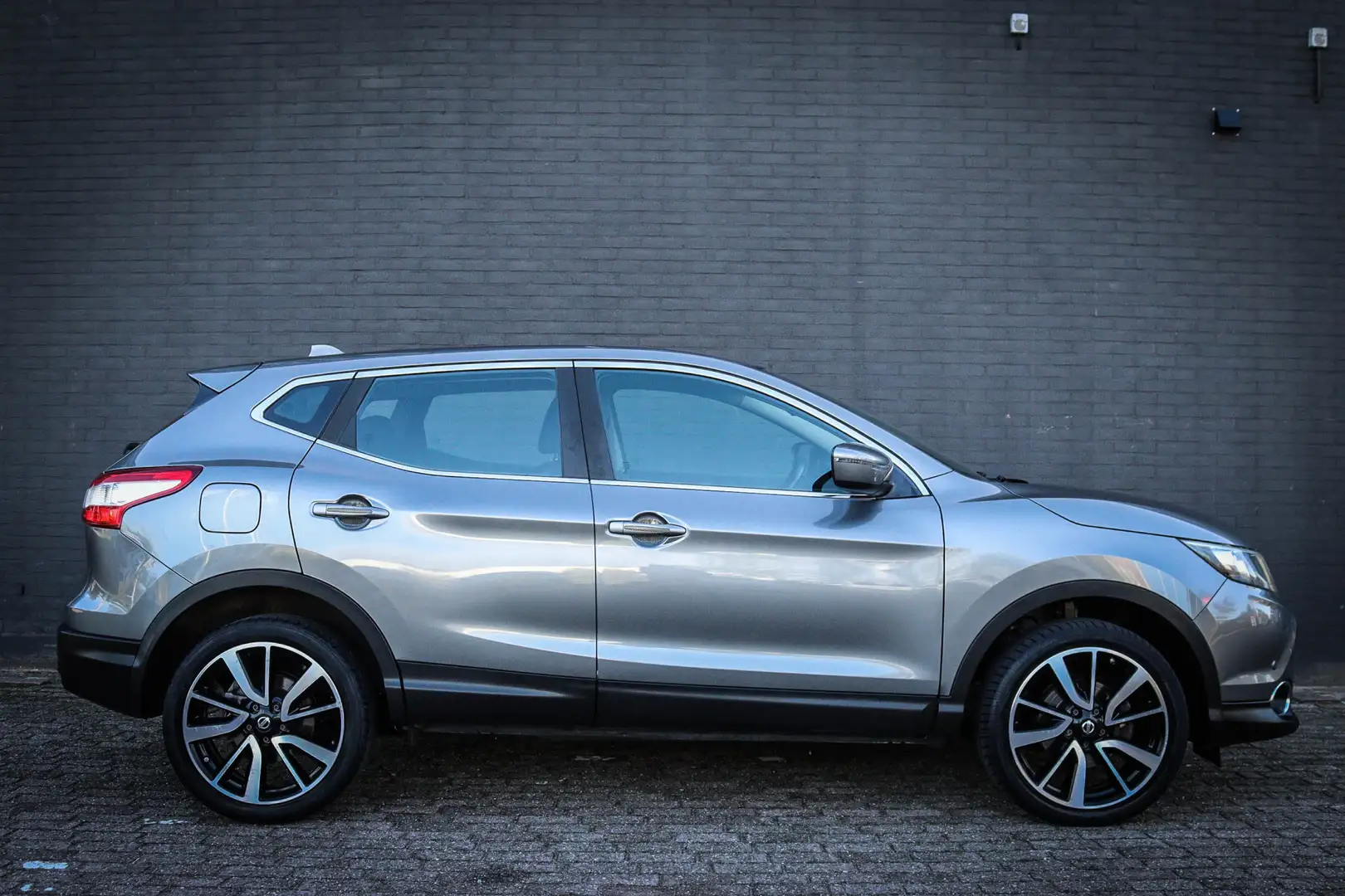 Nissan Qashqai 1.6 Acenta Navi/Camera/Trekhaak Grijs - 2