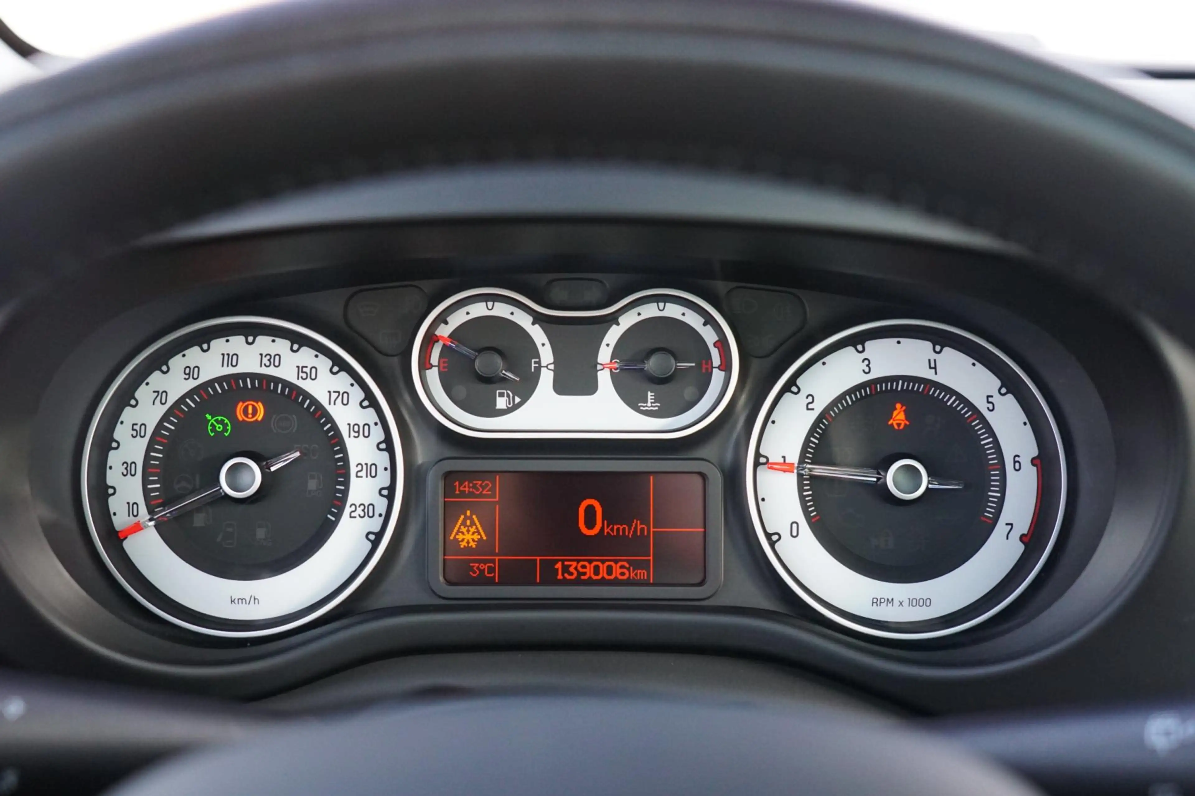 Fiat 500L 1.4-T-Jet Beats Edition - Blu Tornado - Panorama/C — photo 11