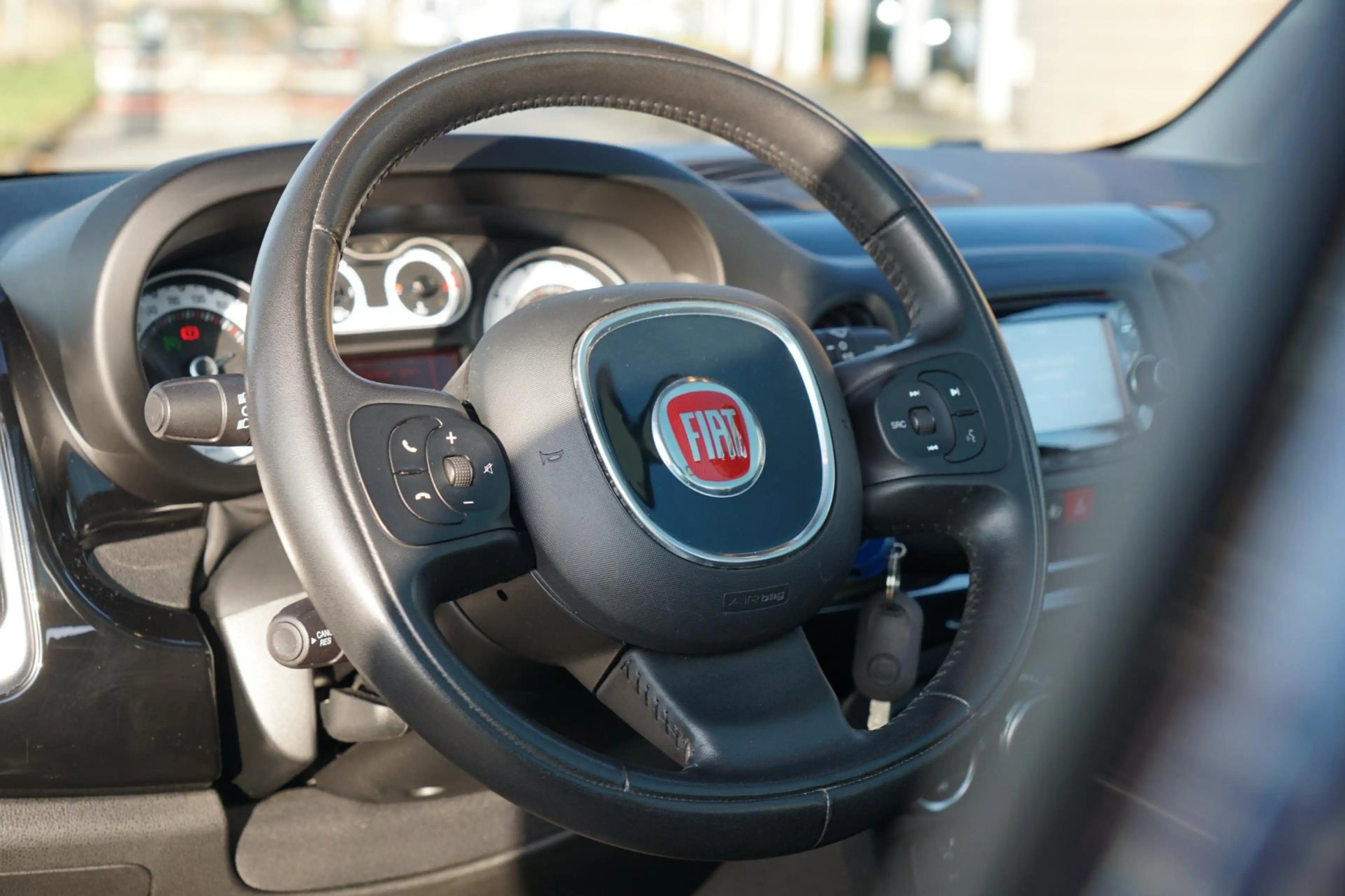 Fiat 500L 1.4-T-Jet Beats Edition - Blu Tornado - Panorama/C — photo 3