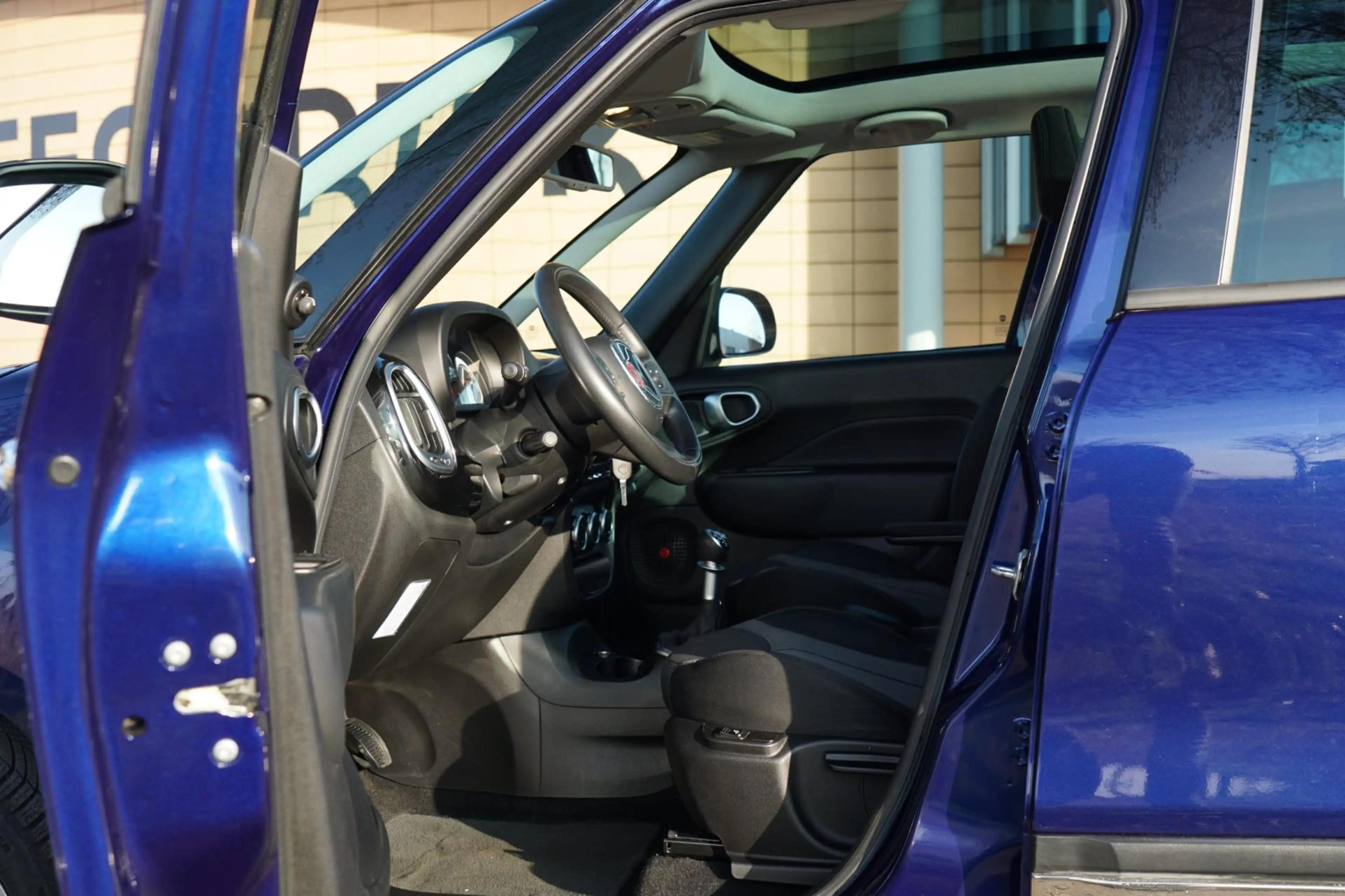 Fiat 500L 1.4-T-Jet Beats Edition - Blu Tornado - Panorama/C — photo 30