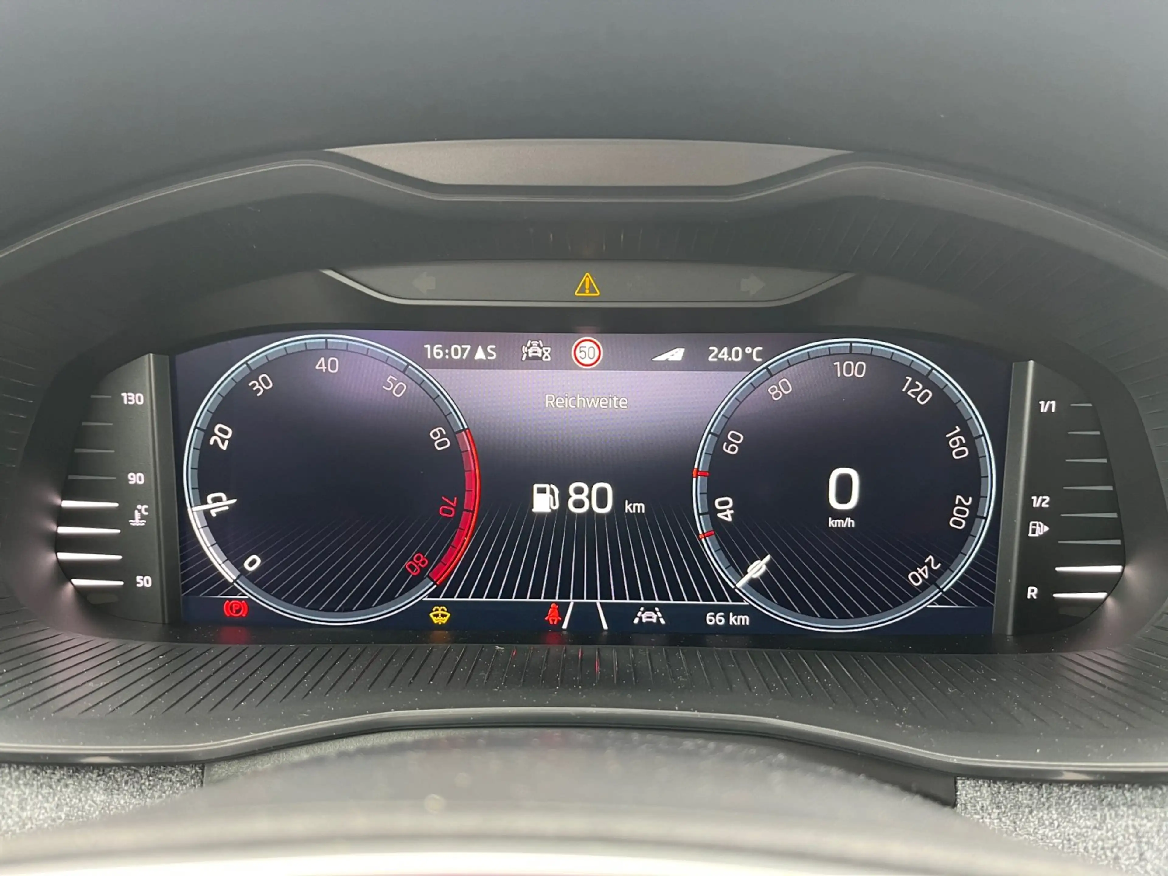 Skoda Kamiq Tour 1.0 TSI Matrix-LED AHK-schwenkbar USB — photo 12