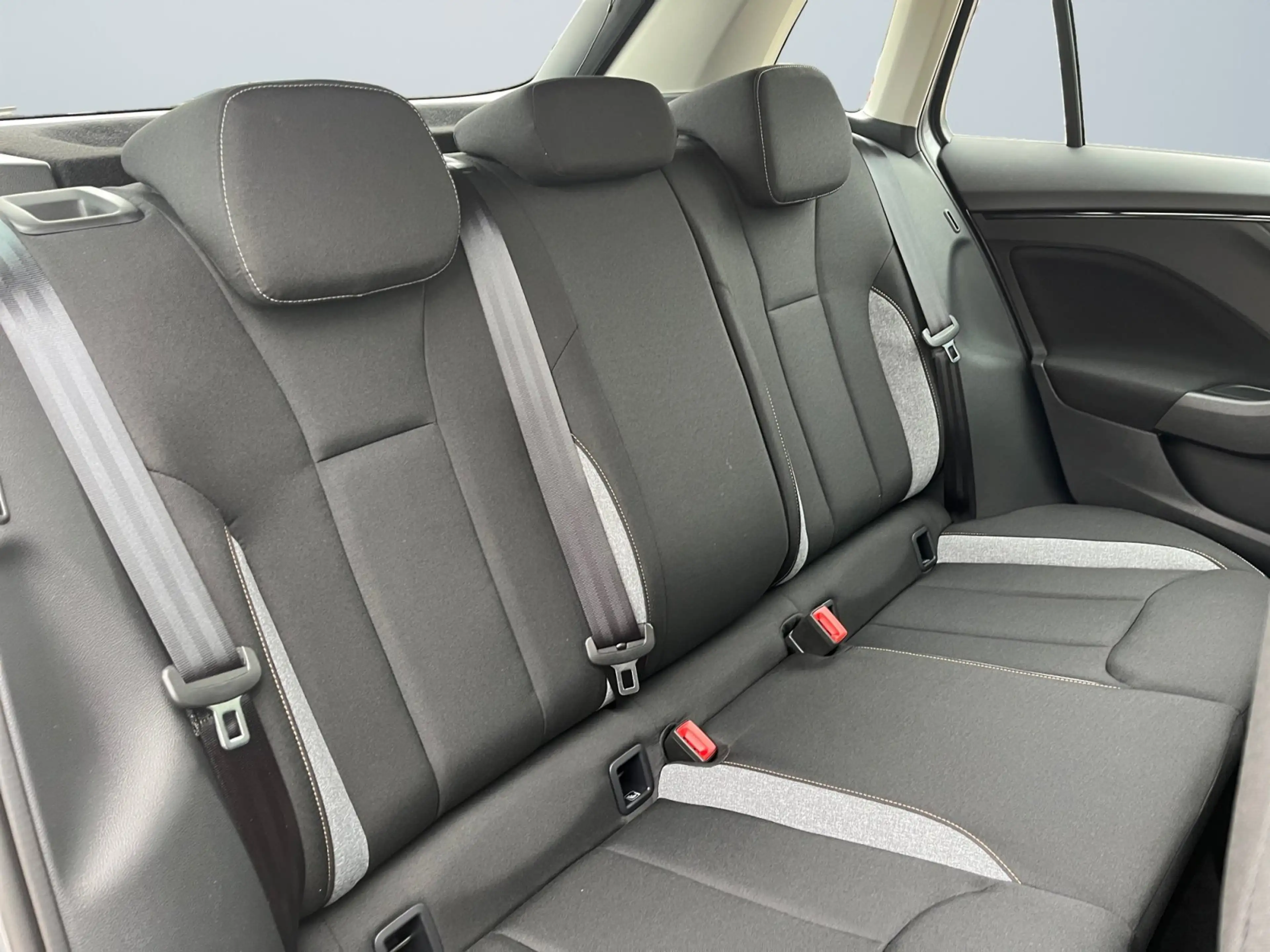 Skoda Kamiq Tour 1.0 TSI Matrix-LED AHK-schwenkbar USB — photo 11